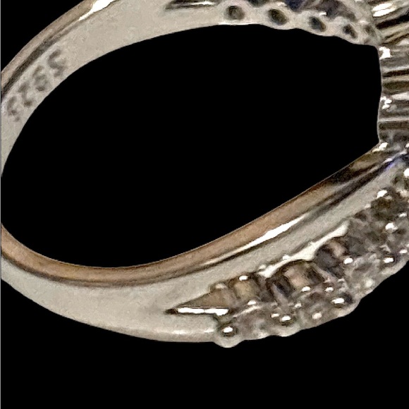 Round Brilliant Engagement Ring S925 - Picture 8 of 8